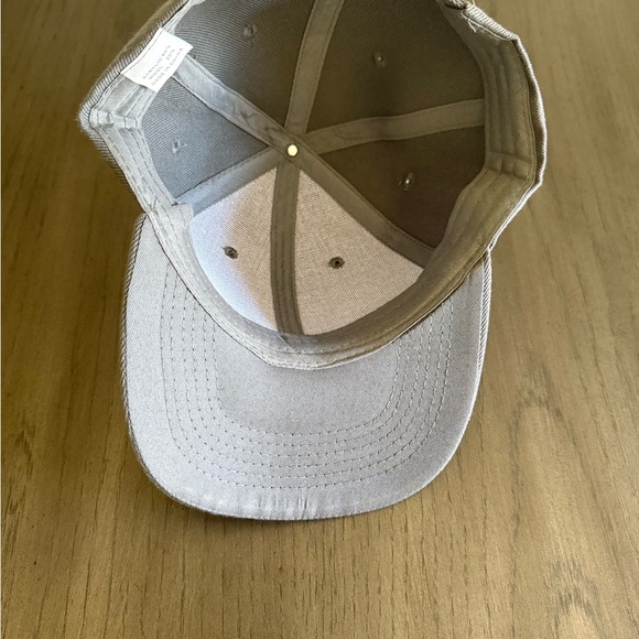 Gray Cap - Picture 5 of 5